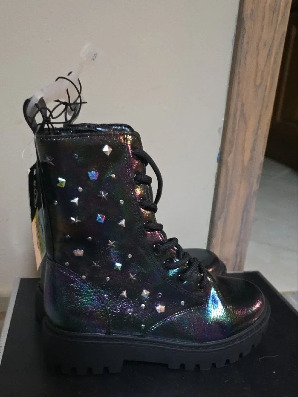 art class sleek iridescent